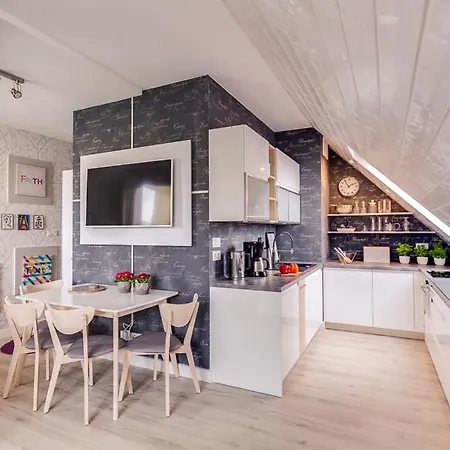 Agnes Blisko Term Cieplice 옐레니아구라